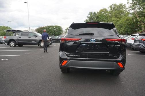 2022 Toyota Highlander Hybrid XLE