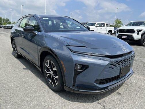 2025 Toyota Crown Signia XLE
