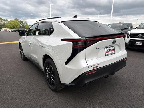 Wind Chill Pearl 2026 Toyota bZ XLE
