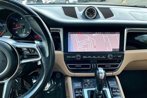 2021 Porsche Macan Base