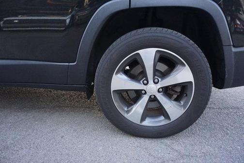 Diamond Black 2019 Jeep Cherokee Limited