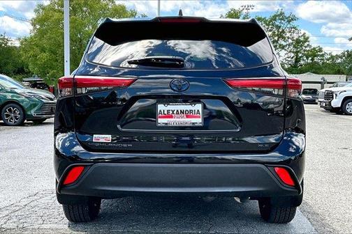 2023 Toyota Highlander Hybrid Bronze Edition