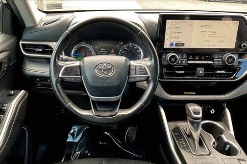 2023 Toyota Highlander Hybrid Bronze Edition