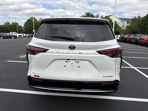 Wind Chill Pearl 2026 Toyota Sienna Platinum 7 Passenger