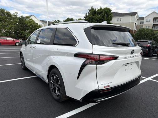Wind Chill Pearl 2026 Toyota Sienna Platinum 7 Passenger