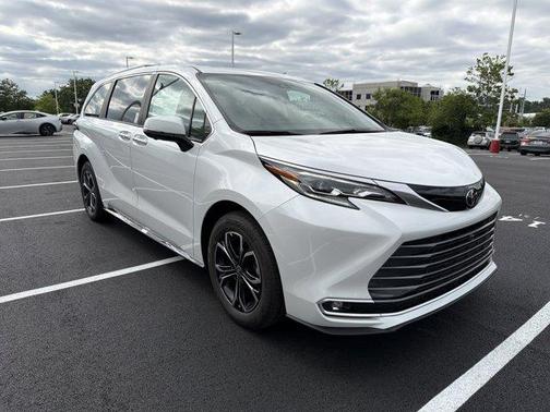 Wind Chill Pearl 2026 Toyota Sienna Platinum 7 Passenger