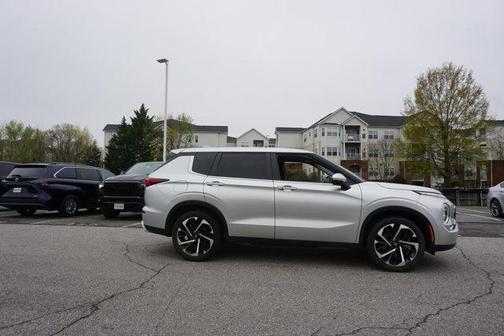 2024 Mitsubishi Outlander SE