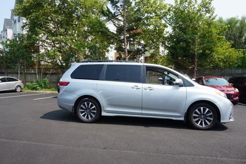 2019 Toyota Sienna XLE