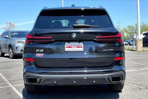 Black Sapphire Metallic 2026 BMW X5 xDrive40i