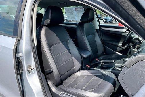 2015 Volkswagen Passat 1.8T Auto Wolfsburg Ed