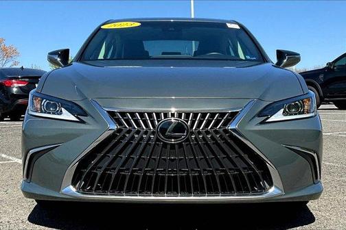 2023 Lexus ES 350 Base