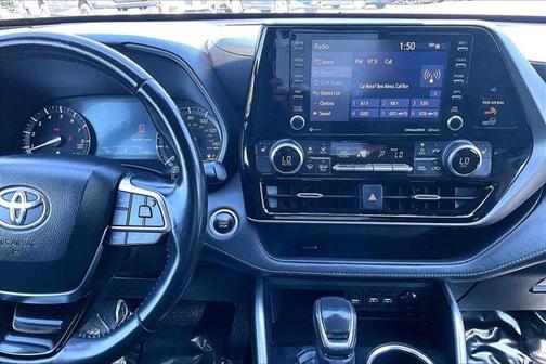 Black 2021 Toyota Highlander XLE