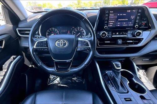 Black 2021 Toyota Highlander XLE