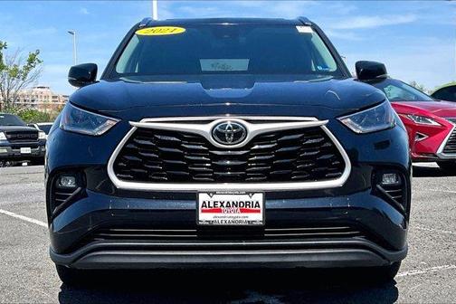 Black 2021 Toyota Highlander XLE