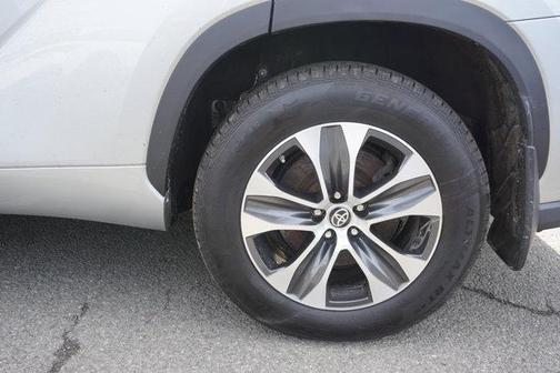 2023 Toyota Highlander Hybrid XLE