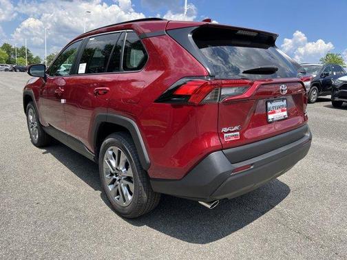 2025 Toyota RAV4 XLE Premium