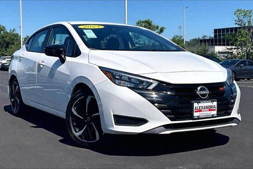Aspen White 2023 Nissan Versa 1.6 SR
