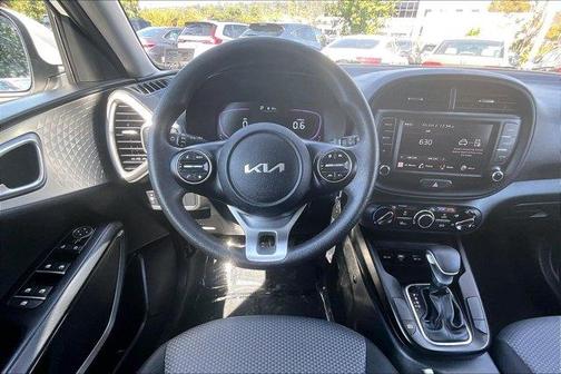 Snow White Pearl 2024 Kia Soul LX