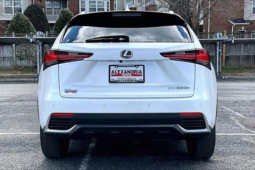 2021 Lexus NX 300h 