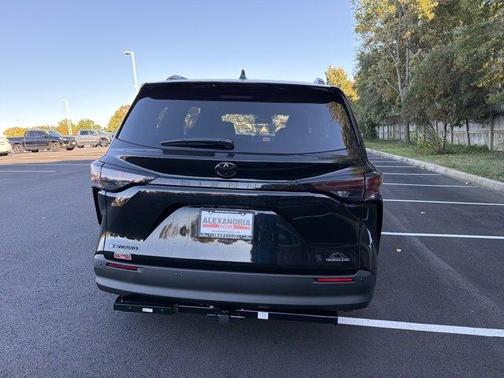Midnight Black Metallic 2026 Toyota Sienna Woodland Edition