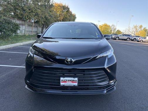 Midnight Black Metallic 2026 Toyota Sienna Woodland Edition