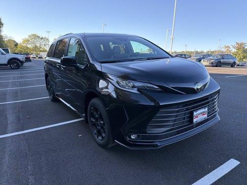 Midnight Black Metallic 2026 Toyota Sienna Woodland Edition