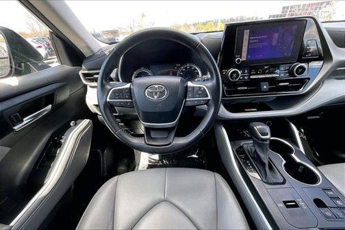 2023 Toyota Highlander Hybrid XLE