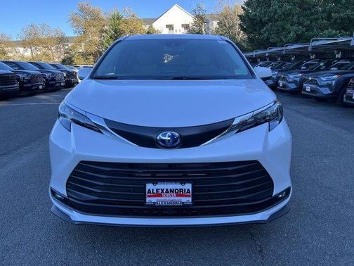 2025 Toyota Sienna XLE