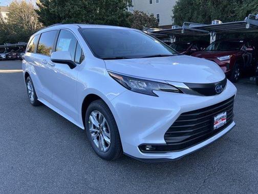 2025 Toyota Sienna XLE