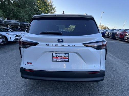 2025 Toyota Sienna XLE