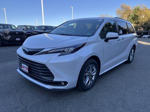 2025 Toyota Sienna XLE