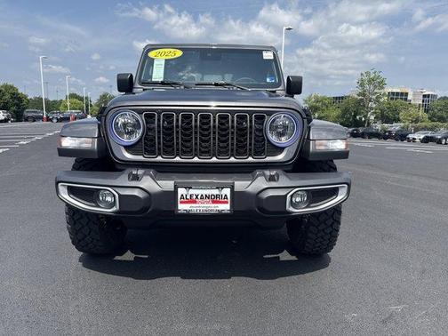 Granite Crystal Clearcoat Metallic 2025 Jeep Gladiator Sport
