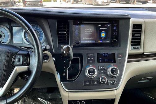 2017 Toyota Sienna 