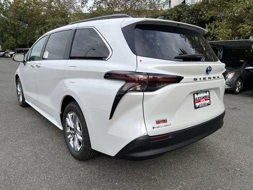 2025 Toyota Sienna XLE