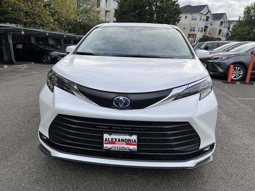 2025 Toyota Sienna XLE