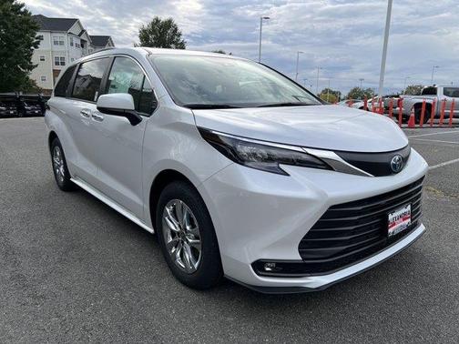 2025 Toyota Sienna XLE