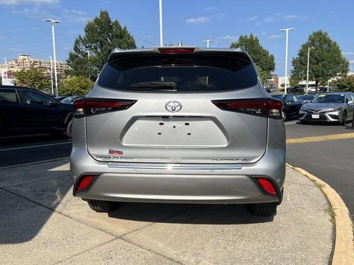 2025 Toyota Highlander Platinum