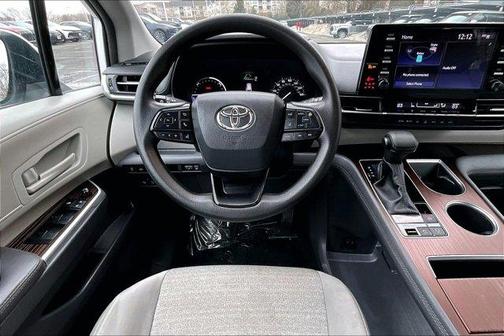 2024 Toyota Sienna LE