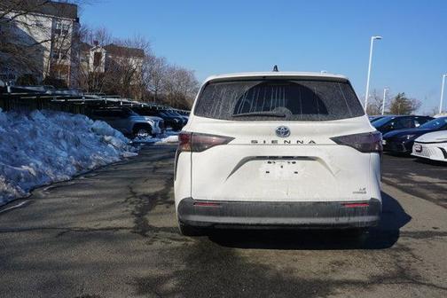 2024 Toyota Sienna LE