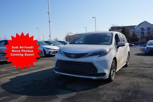 2024 Toyota Sienna LE