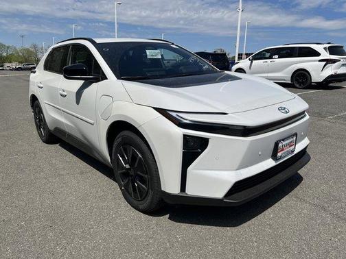 Wind Chill Pearl 2026 Toyota bZ XLE PLUS