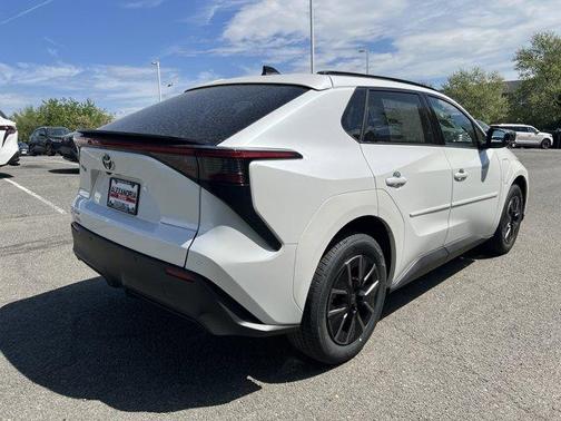 Wind Chill Pearl 2026 Toyota bZ XLE PLUS