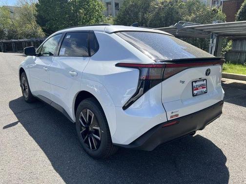 Wind Chill Pearl 2026 Toyota bZ XLE PLUS