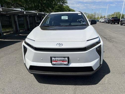 Wind Chill Pearl 2026 Toyota bZ XLE PLUS