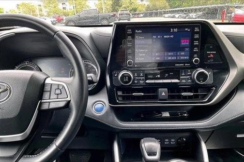 01L7 2022 Toyota Highlander Hybrid XLE
