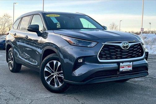 2025 Toyota Highlander Hybrid XLE