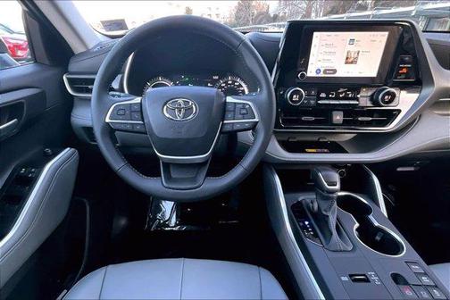 2025 Toyota Highlander Hybrid XLE