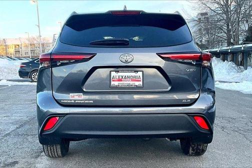 2025 Toyota Highlander Hybrid XLE