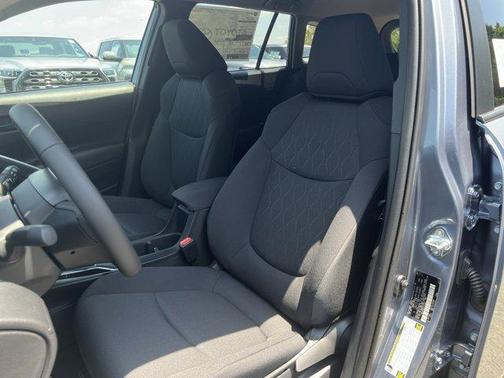 2025 Toyota Corolla Cross LE