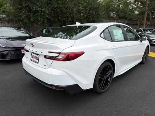 Ice 2026 Toyota Camry SE